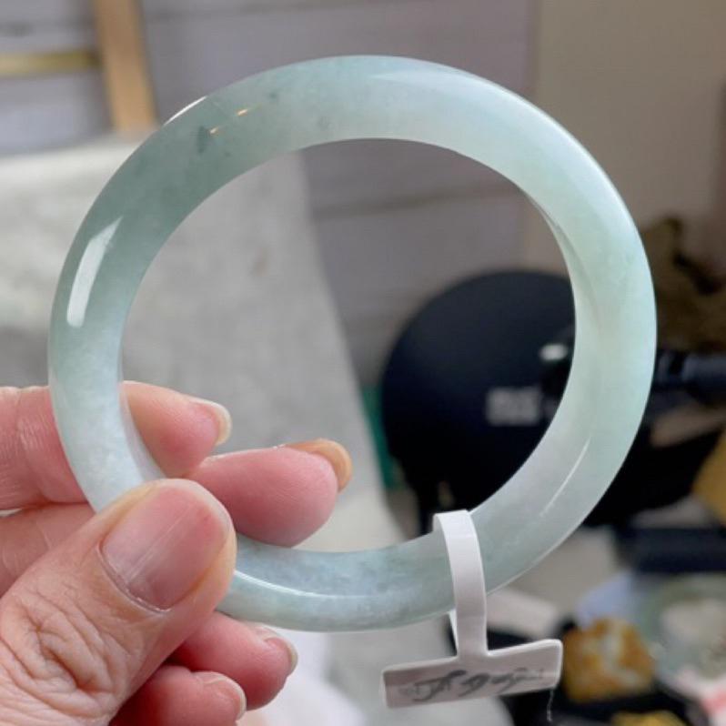 《Always9168輕奢珠寶》J77天然緬甸A貨翡翠手鐲 冰甜綠平安鐲 圈口57+ 附台灣鑑定證書-細節圖7