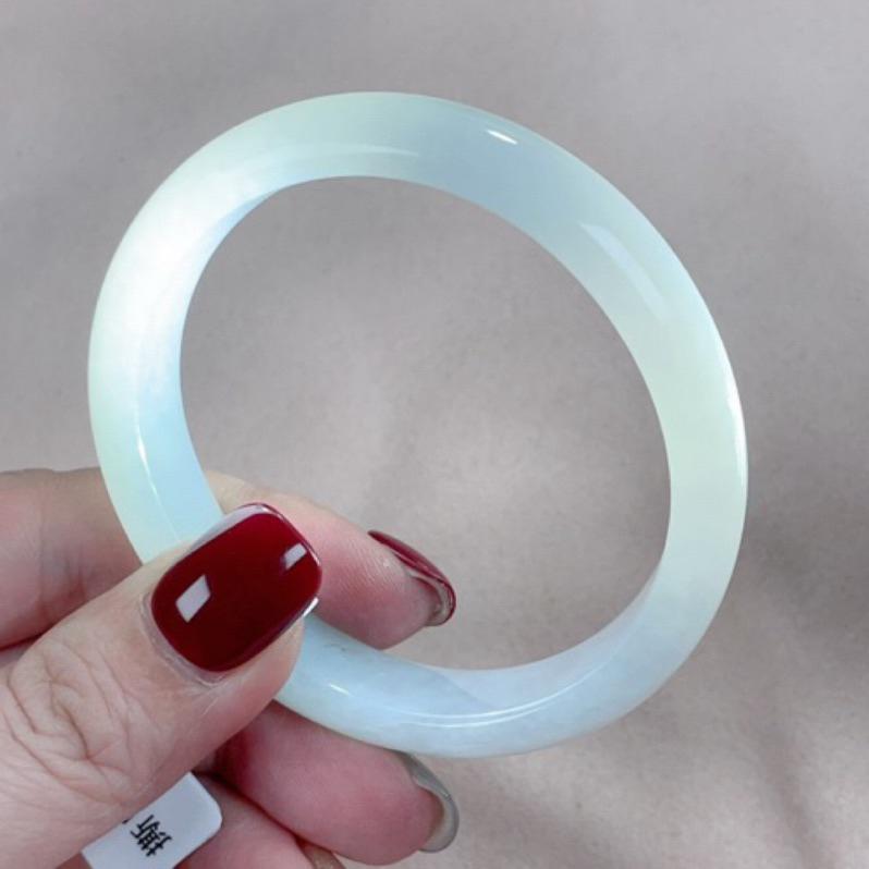 《Always9168輕奢珠寶》J38天然緬甸A貨翡翠手鐲 冰起膠完美 冰水藍貴妃鐲 圈口54+ 附台灣鑑定證書-細節圖2