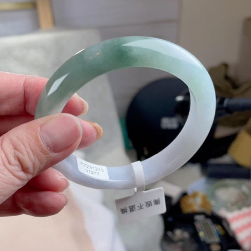《Always9168輕奢珠寶》J74天然緬甸A貨翡翠 半山半水紫加綠飄陽綠手鐲 圈口 56.8+ 附台灣鑑定證書-細節圖5