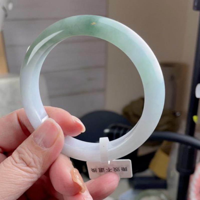 《Always9168輕奢珠寶》J74天然緬甸A貨翡翠 半山半水紫加綠飄陽綠手鐲 圈口 56.8+ 附台灣鑑定證書-細節圖8