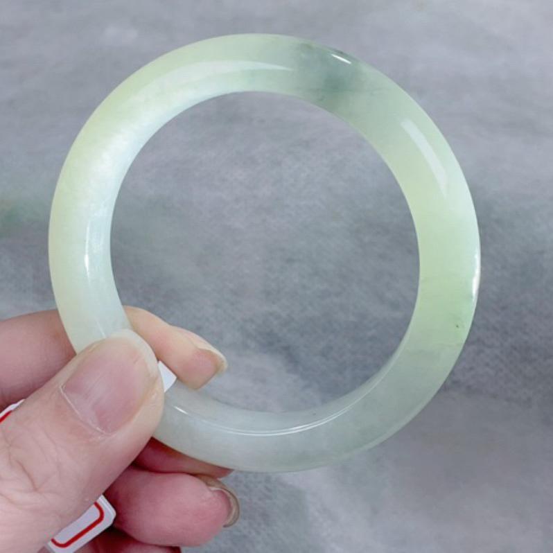 《Always9168輕奢珠寶》J49天然緬甸A貨翡翠手鐲 果綠飄蘭花 圈口52+ 平安鐲 細膩完美 附台灣鑑定證書-細節圖5