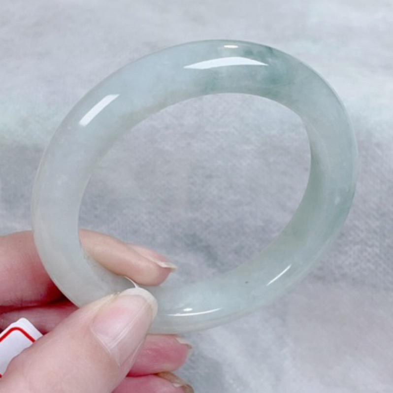 《Always9168輕奢珠寶》J49天然緬甸A貨翡翠手鐲 果綠飄蘭花 圈口52+ 平安鐲 細膩完美 附台灣鑑定證書-細節圖7