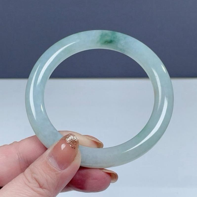 《Always9168輕奢珠寶》L11天然緬甸A貨翡翠手鐲圓條蘋果綠飄花60mm+附台證-細節圖5