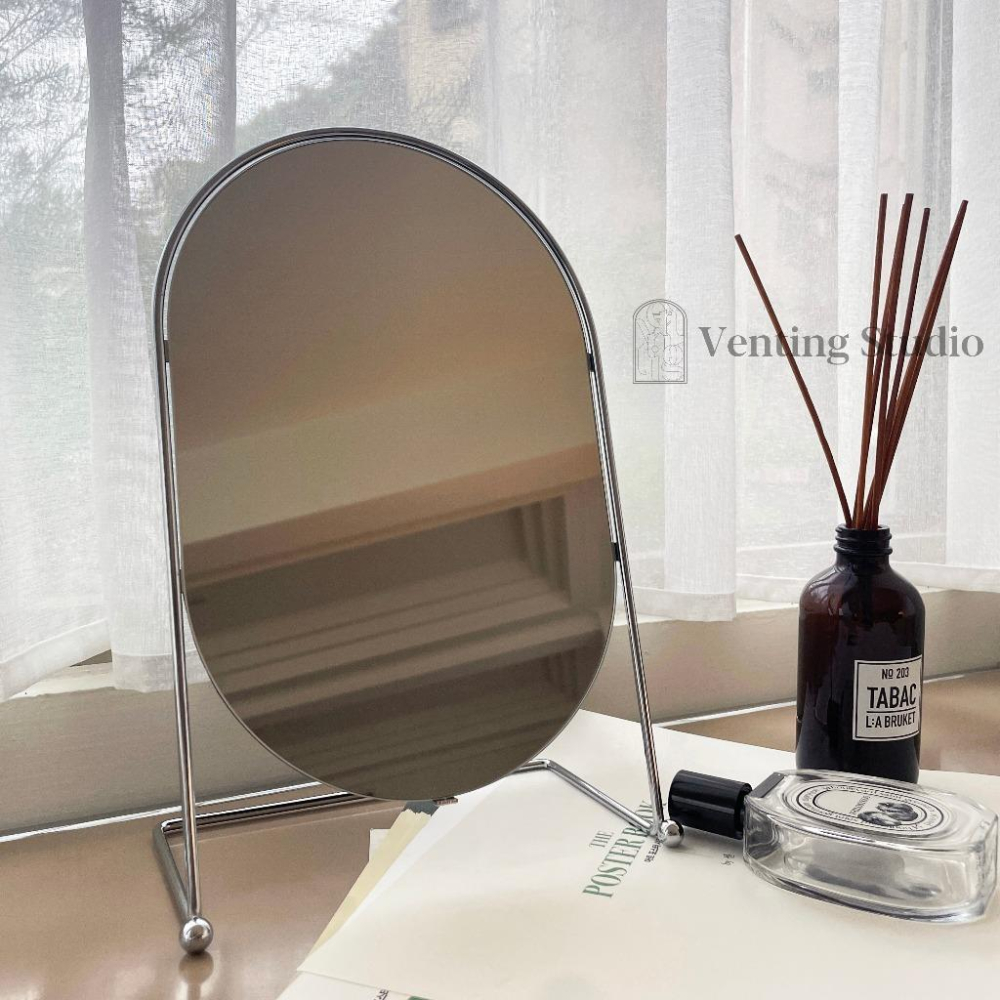 🌵 𝐕𝐞𝐧𝐭𝐢𝐧𝐠 𝐒𝐭𝐮𝐝𝐢𝐨 🌵  | 現貨 | 韓系金屬化妝鏡 立鏡 桌鏡 居家生活 居家擺設-細節圖3