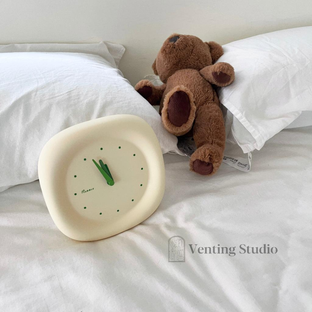 🌵 𝐕𝐞𝐧𝐭𝐢𝐧𝐠 𝐒𝐭𝐮𝐝𝐢𝐨 🌵  | 現貨 | INS風奶油泡泡鐘 簡約 時鐘 掛鐘 可立放 居家 居家生活-細節圖3