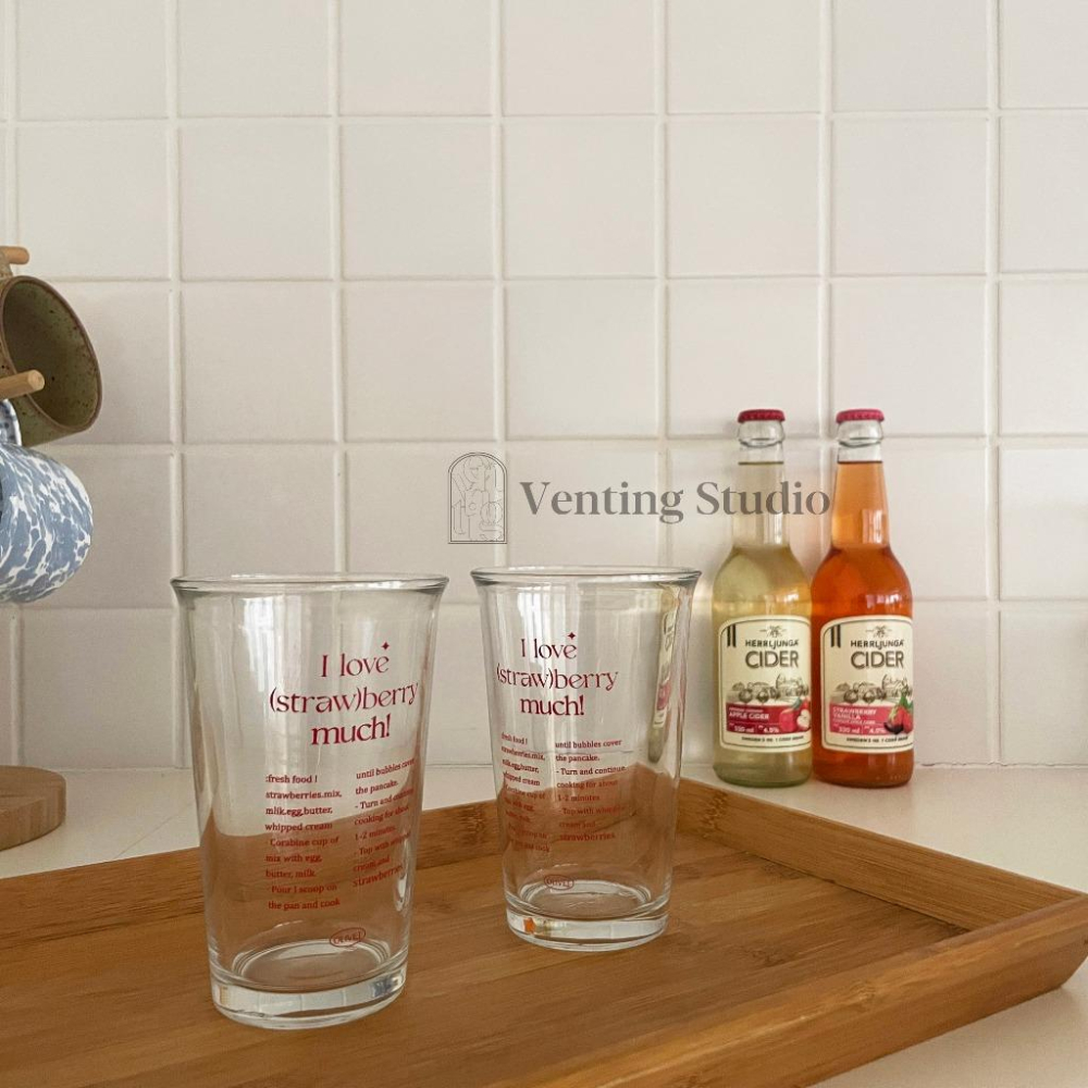 🌵 𝐕𝐞𝐧𝐭𝐢𝐧𝐠 𝐒𝐭𝐮𝐝𝐢𝐨 🌵  | 現貨 | INS風 韓系字母玻璃杯 玻璃杯 水杯 果汁杯-細節圖3