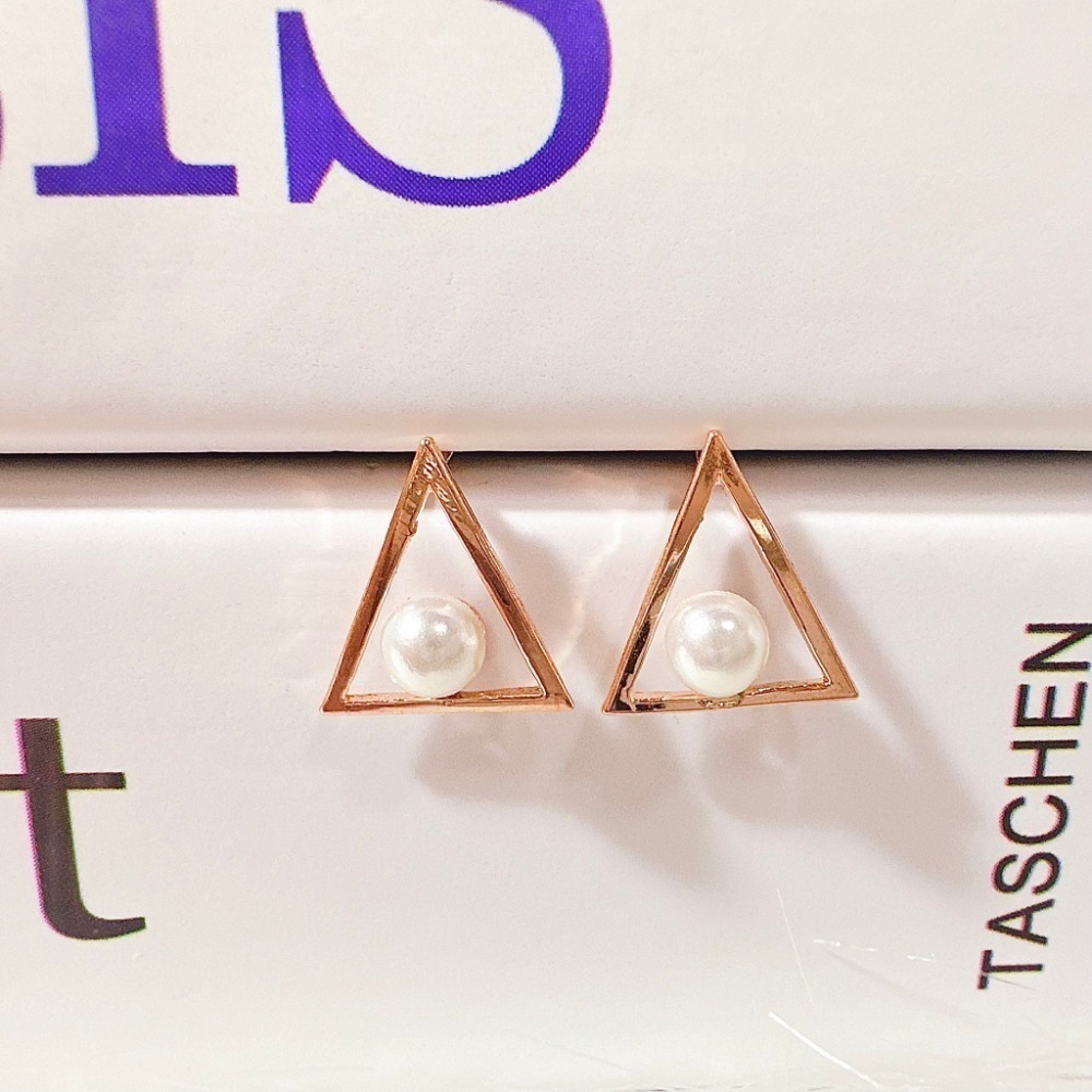 【正韓 925純銀 珍珠三角形耳環 】韓國飾品 韓國耳環 耳飾 氣質簡約 女生飾品 時尚配件 // WA7208-規格圖4