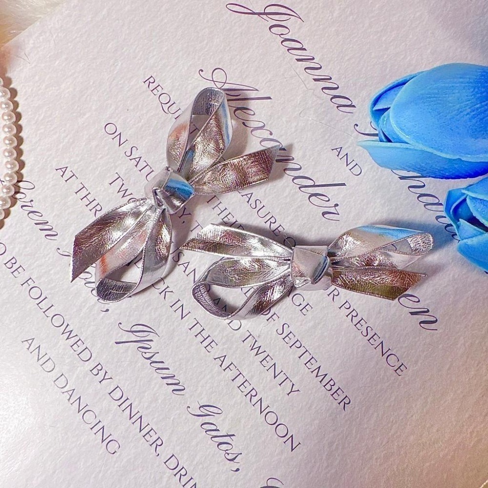 【韓系銀色亮面蝴蝶結髮夾】髮飾 頭飾 鴨嘴夾 蝴蝶結髮夾 甜酷 氣質甜美 時尚配件 //CH0109-細節圖4