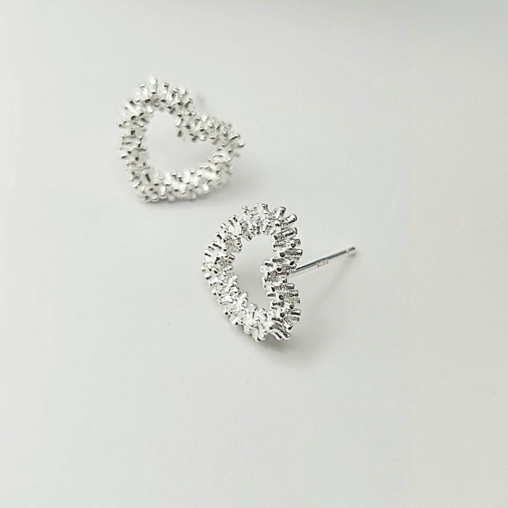 【925銀針 簡約愛心鏤空耳環】時尚百搭耳飾 ins風網美推薦 熱門耳環耳釘 送禮必備 飾品 CA0202-細節圖4