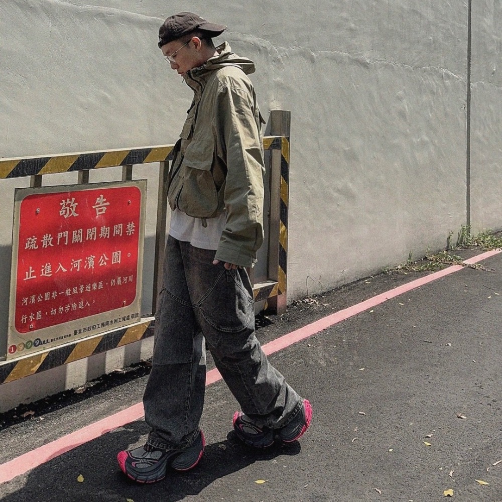 ￼【PORY STORE】 韓國 大口袋 工裝 牛仔褲 休閒 長褲 落地褲 牛仔長褲 寬鬆長褲 男生長褲 工裝褲 闊腿褲-細節圖11