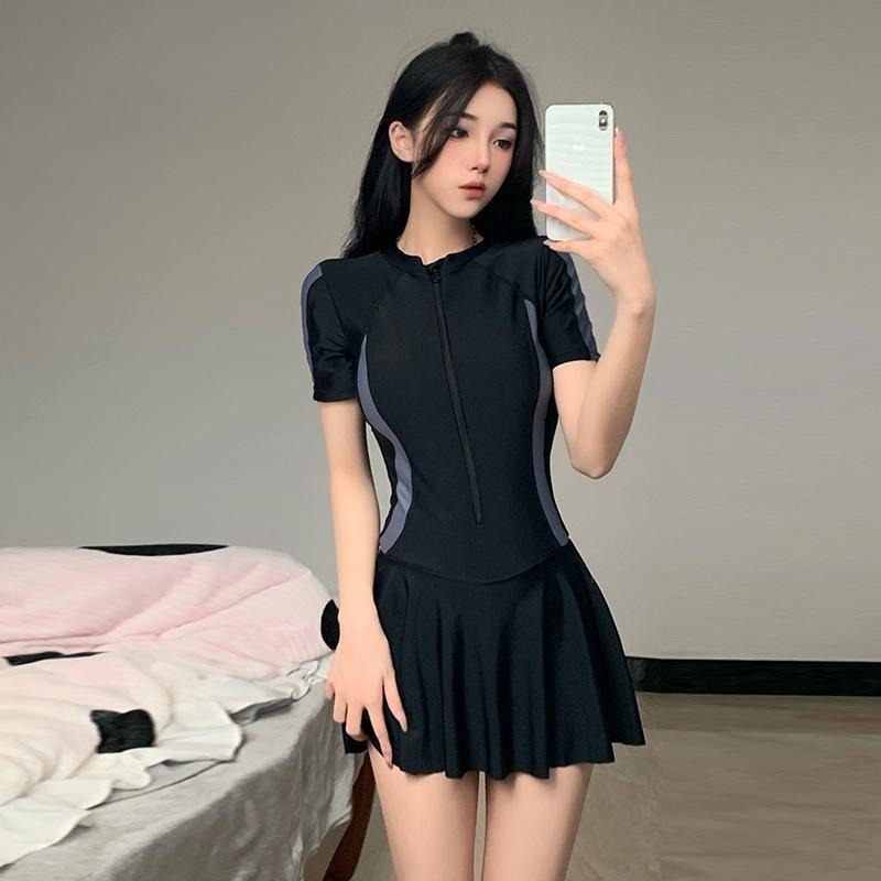 【D.studio】韓版運動風收腰顯瘦連身泳衣 帶胸墊 連身裙 吊帶裙 吊帶褲 女裝【S133】-細節圖3