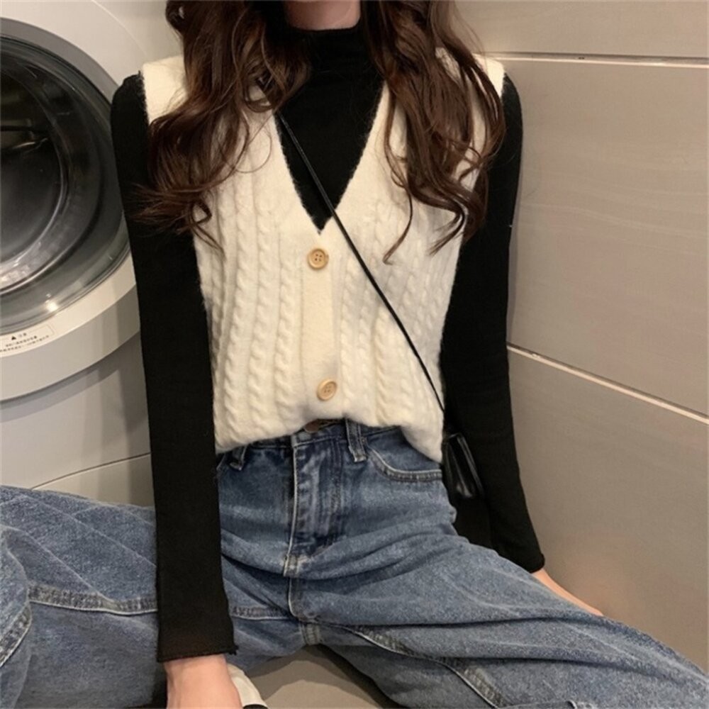 【台灣發貨】韓版V領復古麻花針織背心 小可愛 背心 衣服 女裝 外套 上衣【J360】-細節圖4
