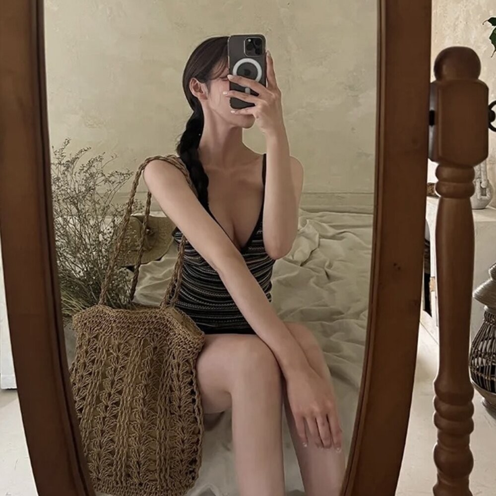 【台灣發貨】韓版露背V領條紋連身泳衣【S133】-細節圖2