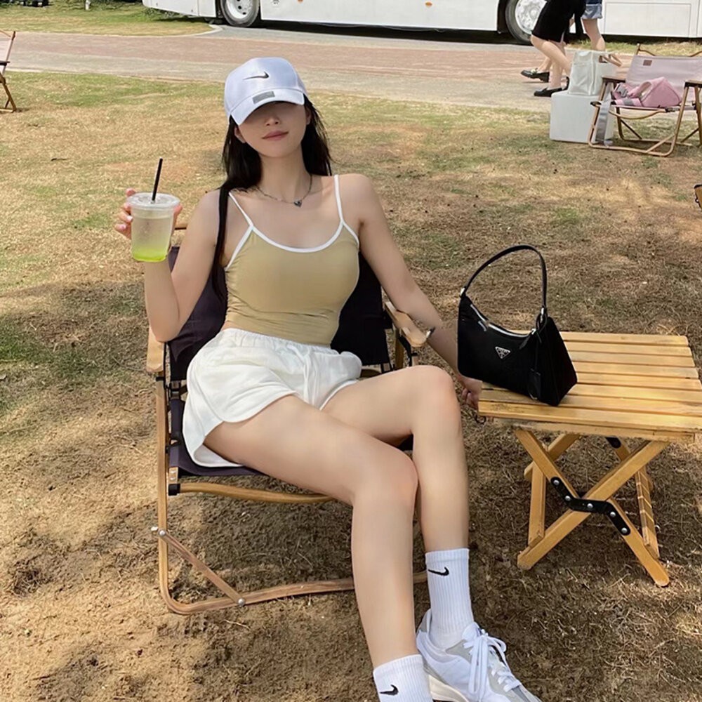 【台灣發貨】韓版冰絲無痕舒適透氣背心 帶胸墊免穿內衣 小可愛 背心 衣服 女裝 上衣【V298】-細節圖6