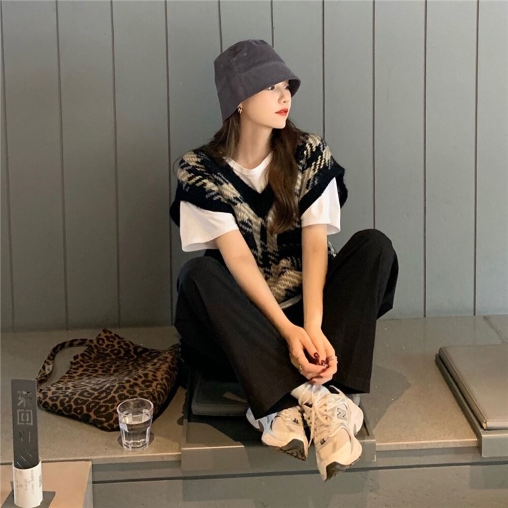 【台灣發貨】韓版V領條紋針織背心 小可愛 背心 衣服 女裝 上衣【W226】-細節圖2