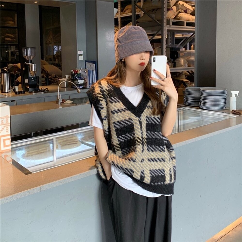 【台灣發貨】韓版V領條紋針織背心 小可愛 背心 衣服 女裝 上衣【W226】-細節圖3