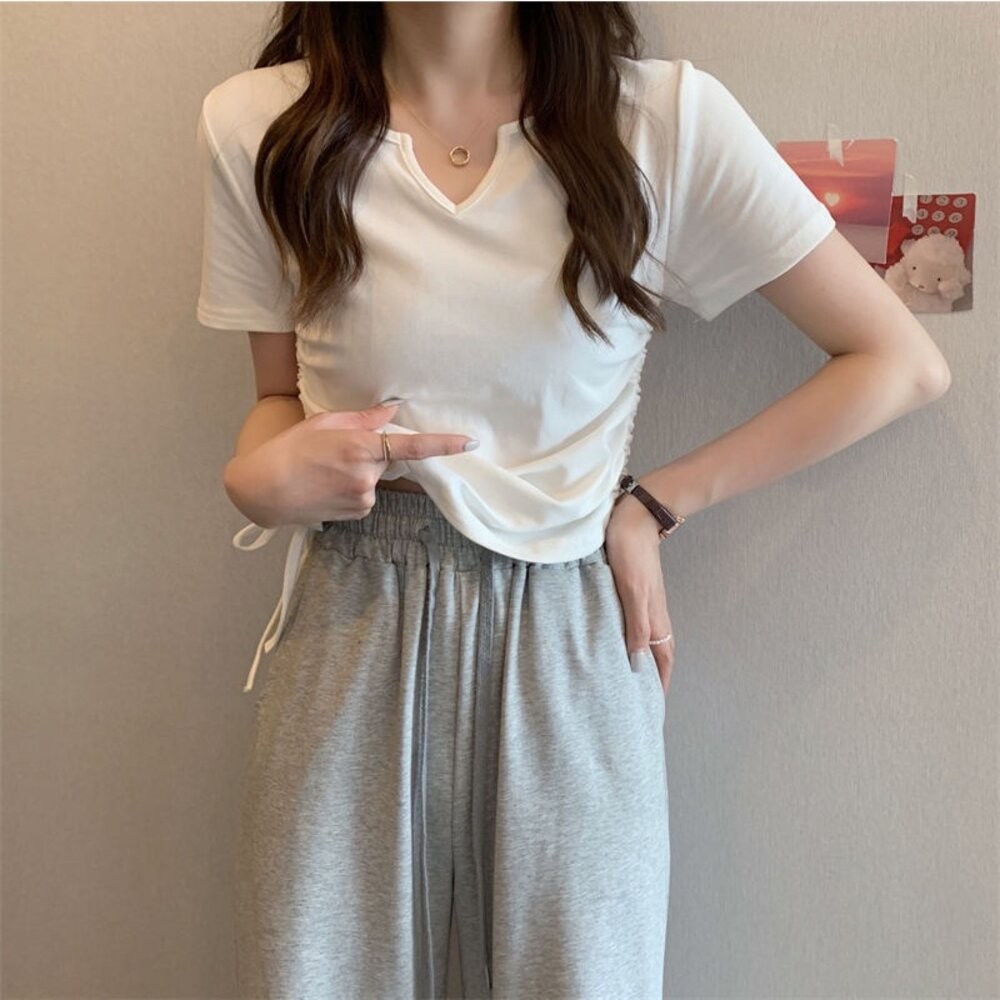 【台灣發貨】韓版設計感V領抽繩短袖上衣 衣服 女裝 t恤 短袖t恤 上衣【T493】-細節圖2
