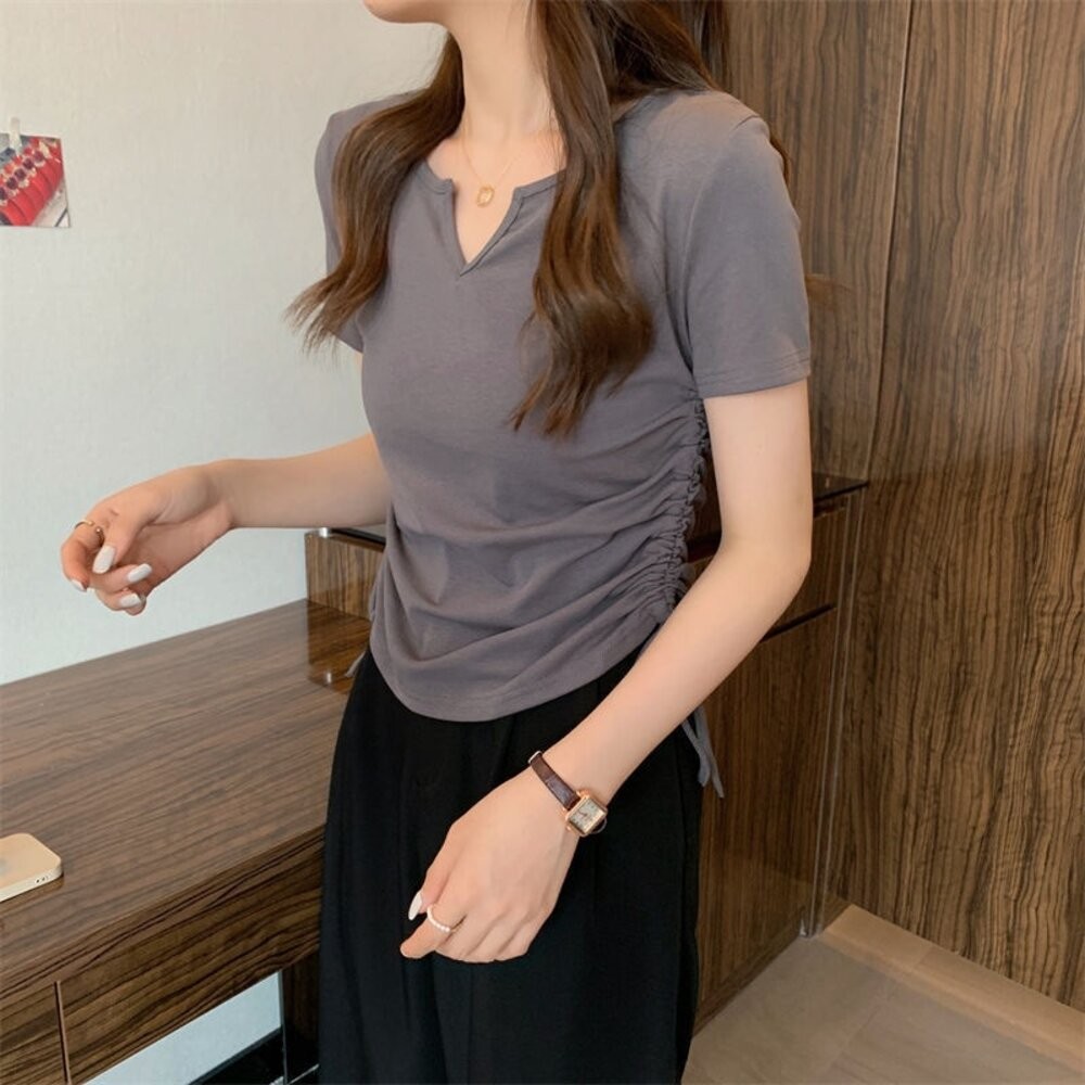 【台灣發貨】韓版設計感V領抽繩短袖上衣 衣服 女裝 t恤 短袖t恤 上衣【T493】-細節圖8