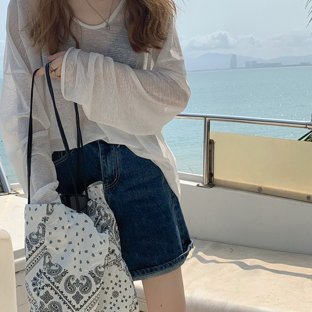 【台灣發貨】韓板寬鬆v領透視防曬長袖上衣 外套 防曬外套 女裝 上衣 衣服【W280】-細節圖2