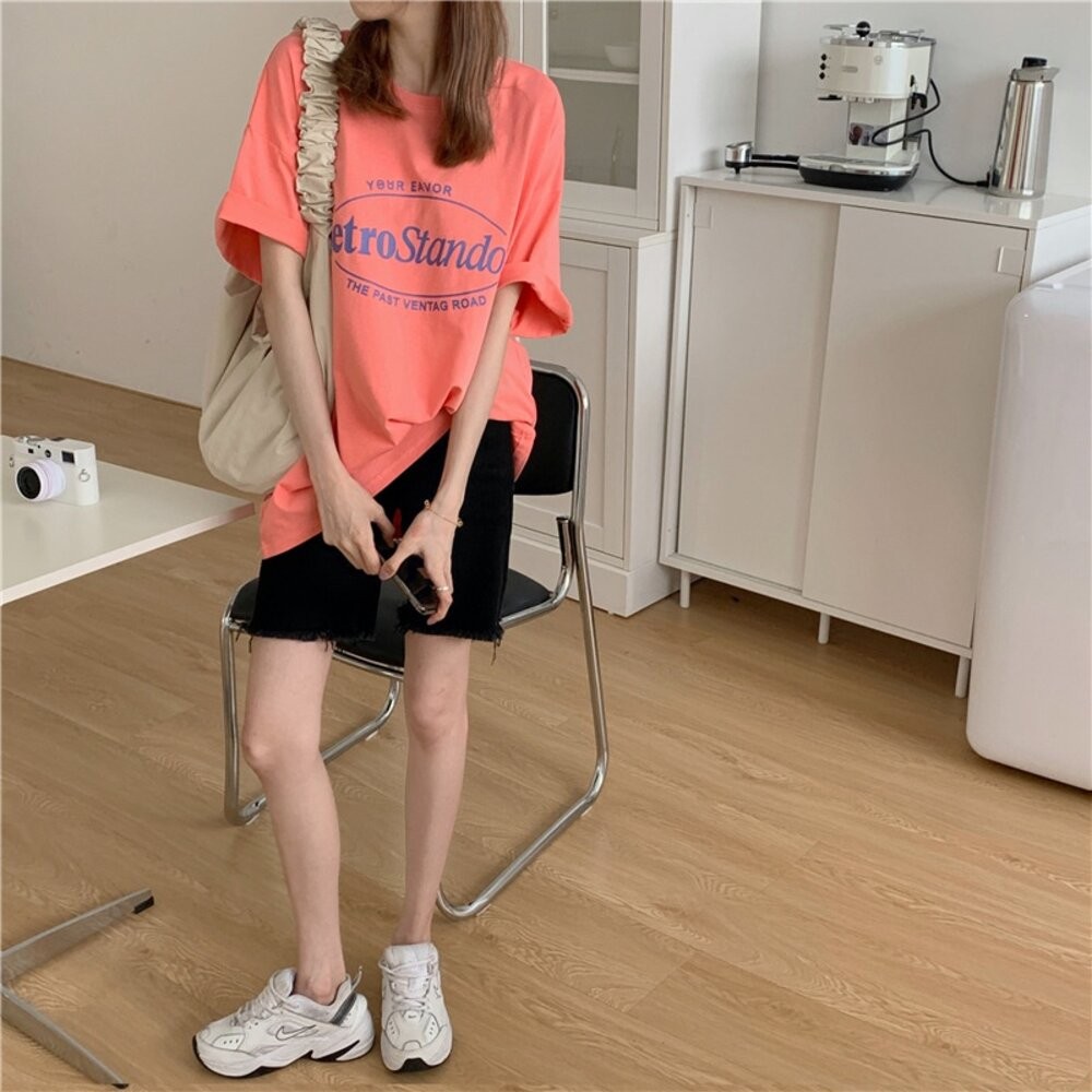 【台灣發貨】韓版中長款寬鬆字母短袖上衣 衣服 女裝 t恤 短袖t恤 上衣【T435】-細節圖5
