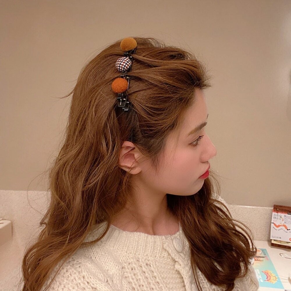 【台灣發貨】韓版小香風毛毛球側邊髮夾【N81】-細節圖2