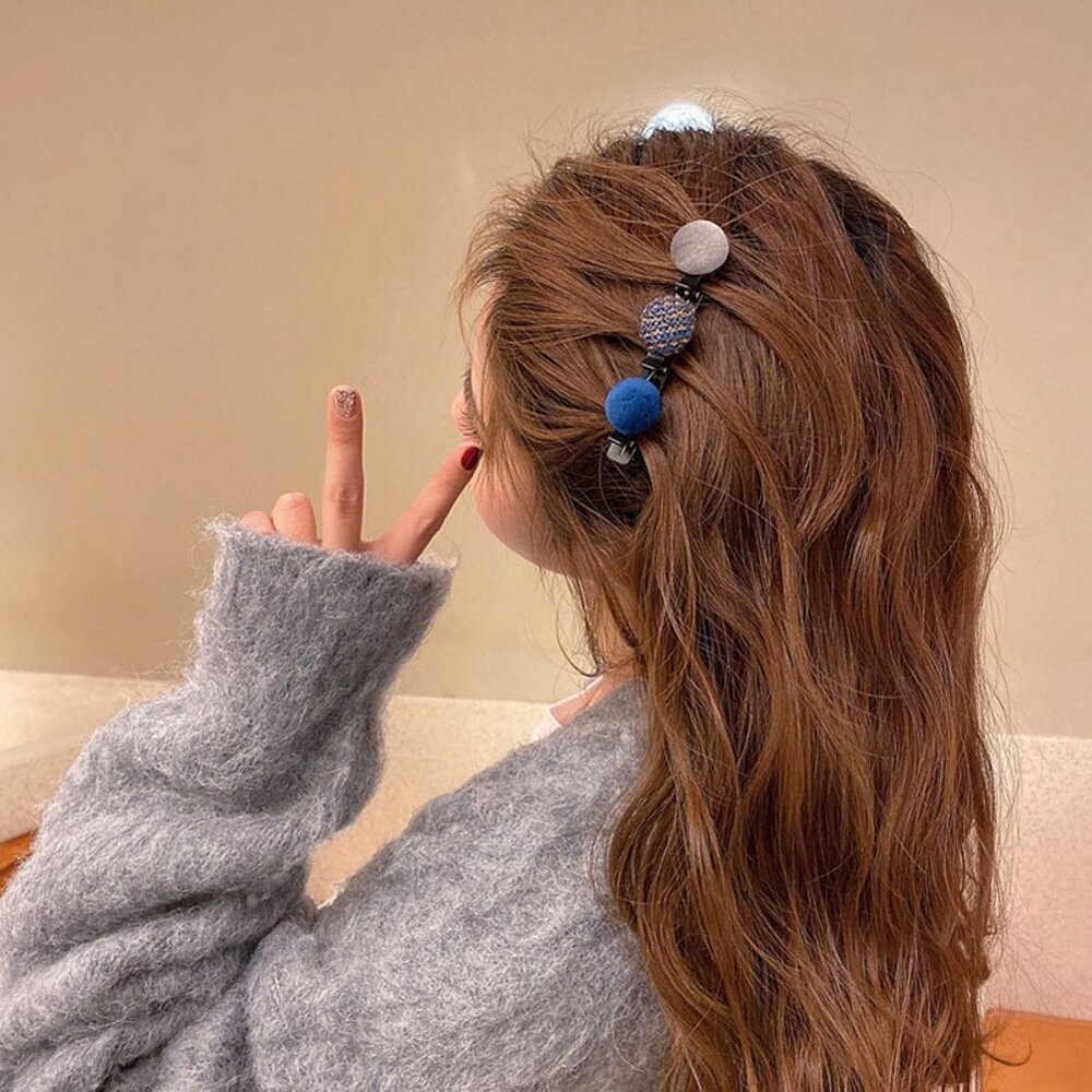 【台灣發貨】韓版小香風毛毛球側邊髮夾【N81】-細節圖4