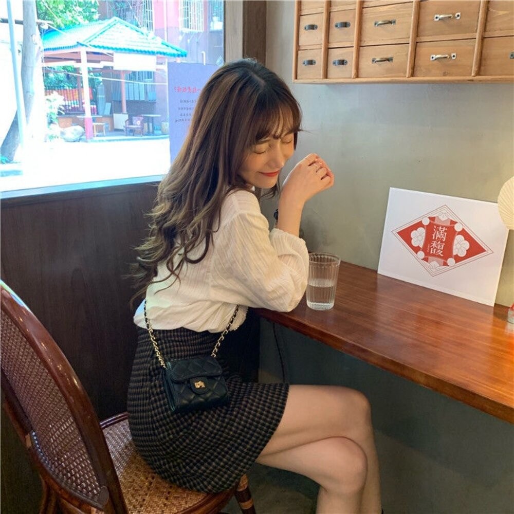 【台灣發貨】韓版元氣甜美排扣V領蕾絲長袖襯衫 長袖上衣 長袖t恤 衣服 女裝 上衣【W210】-細節圖8