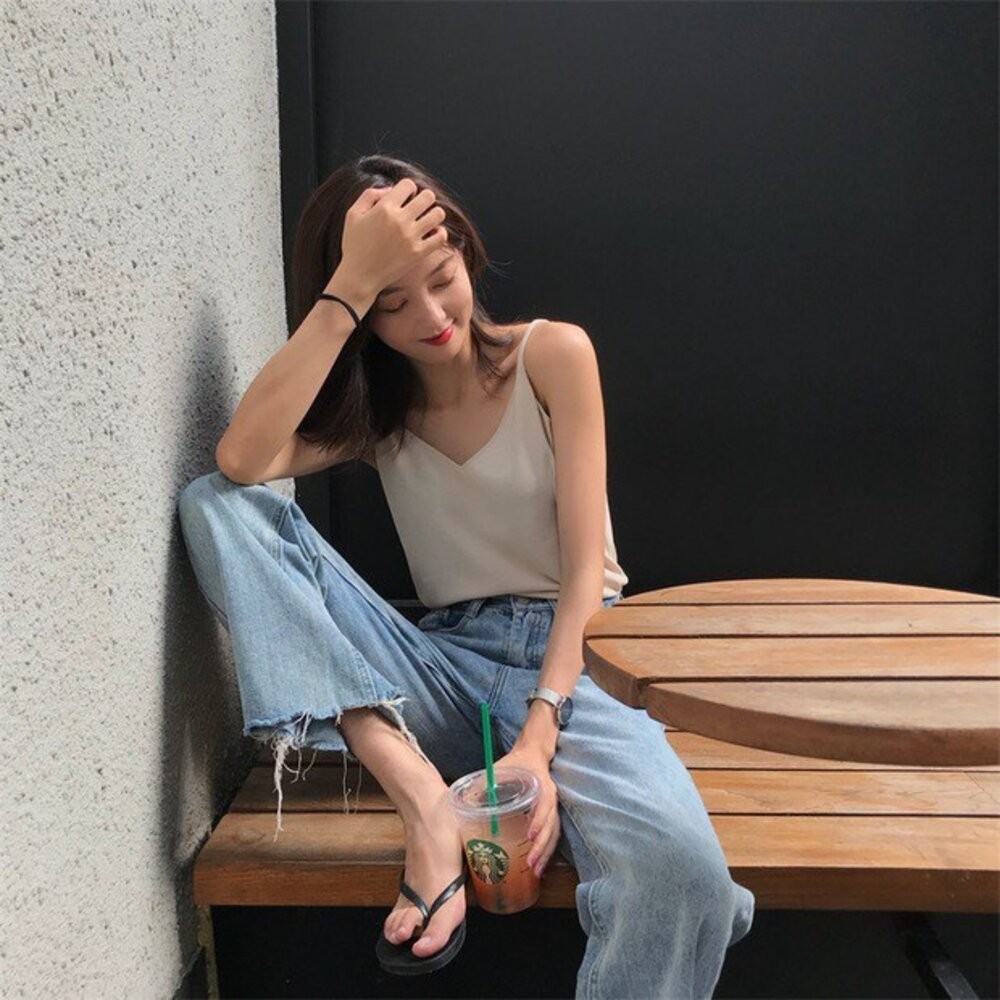 【台灣發貨】韓版V領寬鬆吊帶針織背心 小可愛 背心 衣服 女裝 上衣【V39】-細節圖3