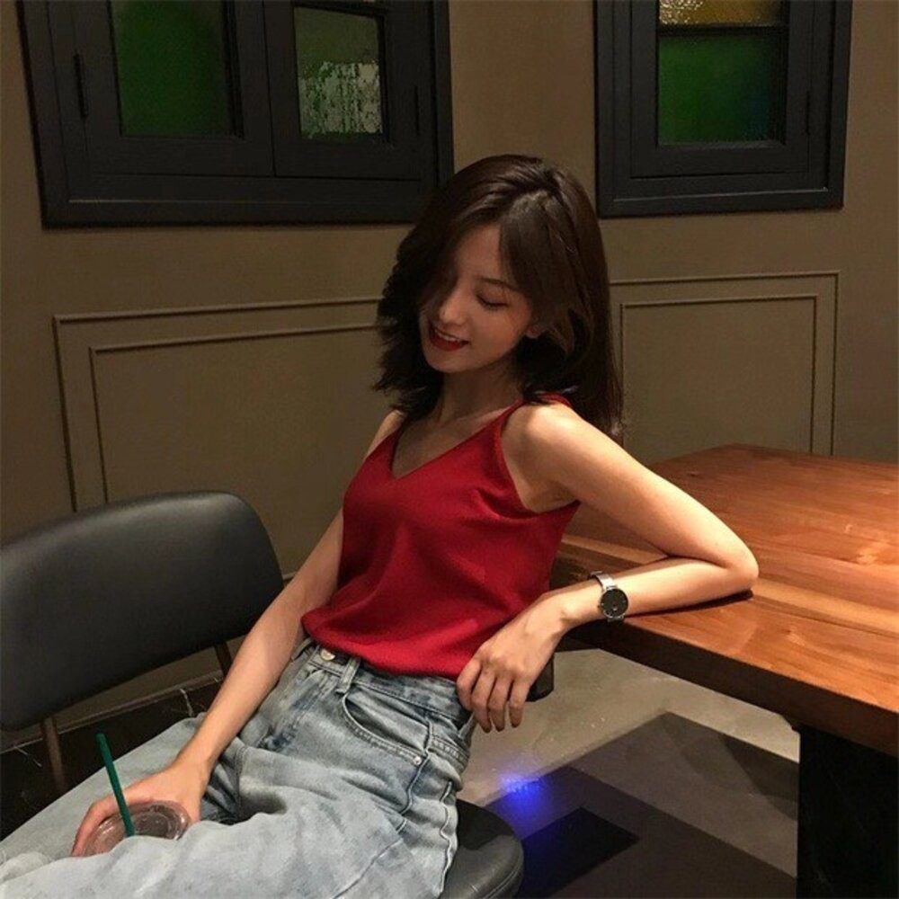 【台灣發貨】韓版V領寬鬆吊帶針織背心 小可愛 背心 衣服 女裝 上衣【V39】-細節圖7