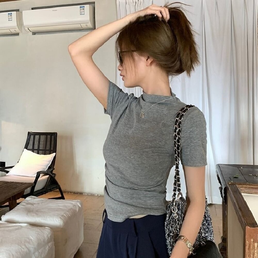 【台灣發貨】韓版氣質半高領設計感短袖上衣 衣服 女裝 t恤 短袖t恤 上衣【T688】-細節圖4