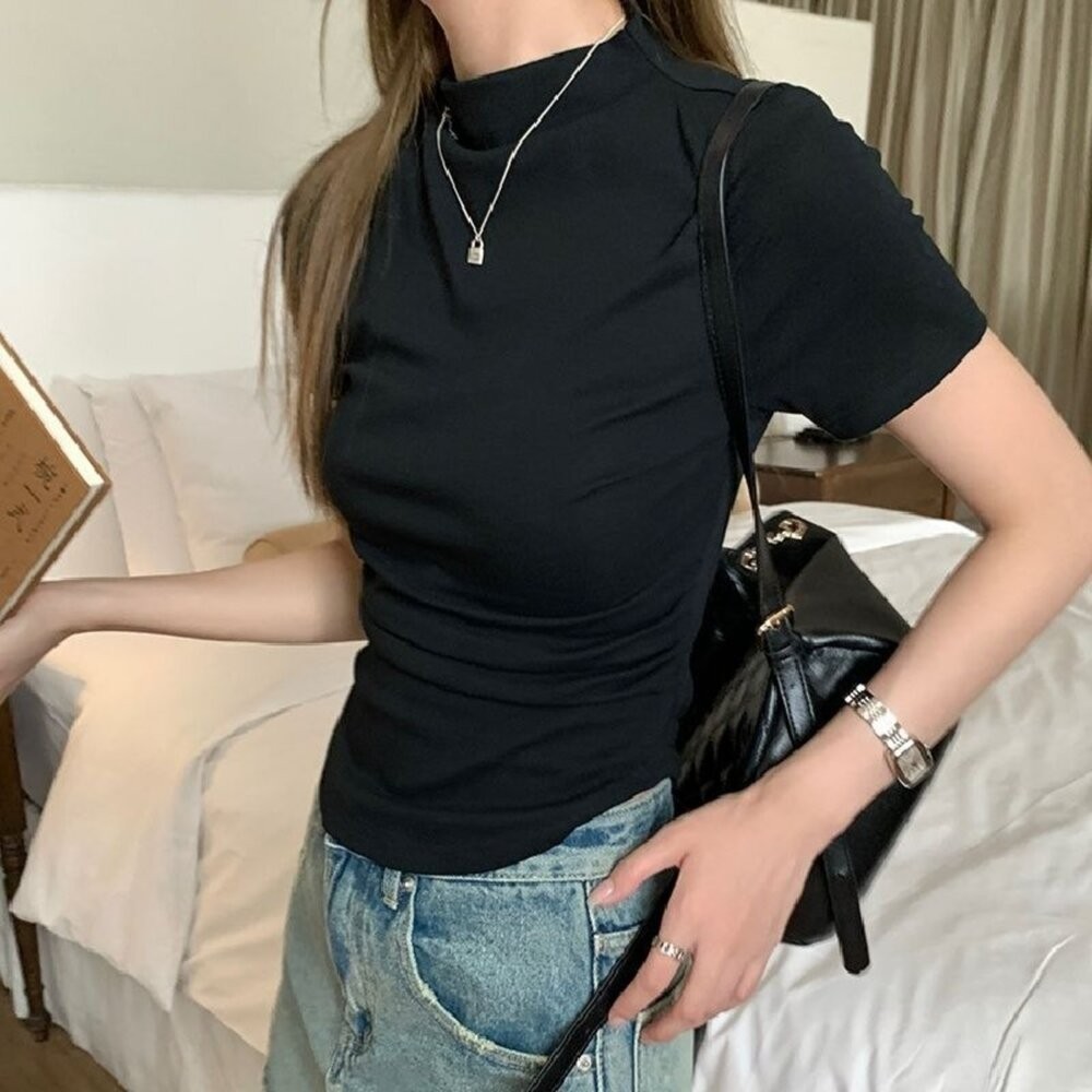 【台灣發貨】韓版氣質半高領設計感短袖上衣 衣服 女裝 t恤 短袖t恤 上衣【T688】-細節圖9