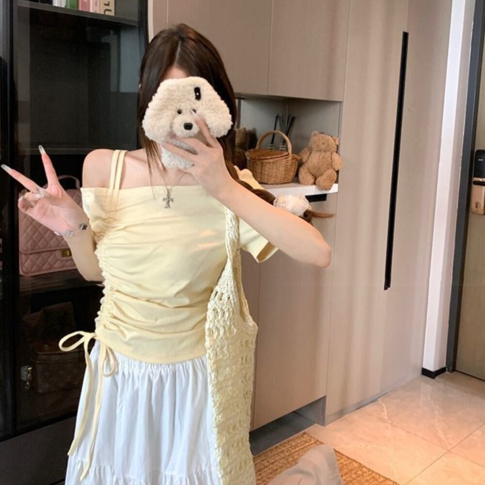 【台灣發貨】韓版設計感斜肩上衣 衣服 女裝 t恤 短袖t恤 上衣【T709】-細節圖9