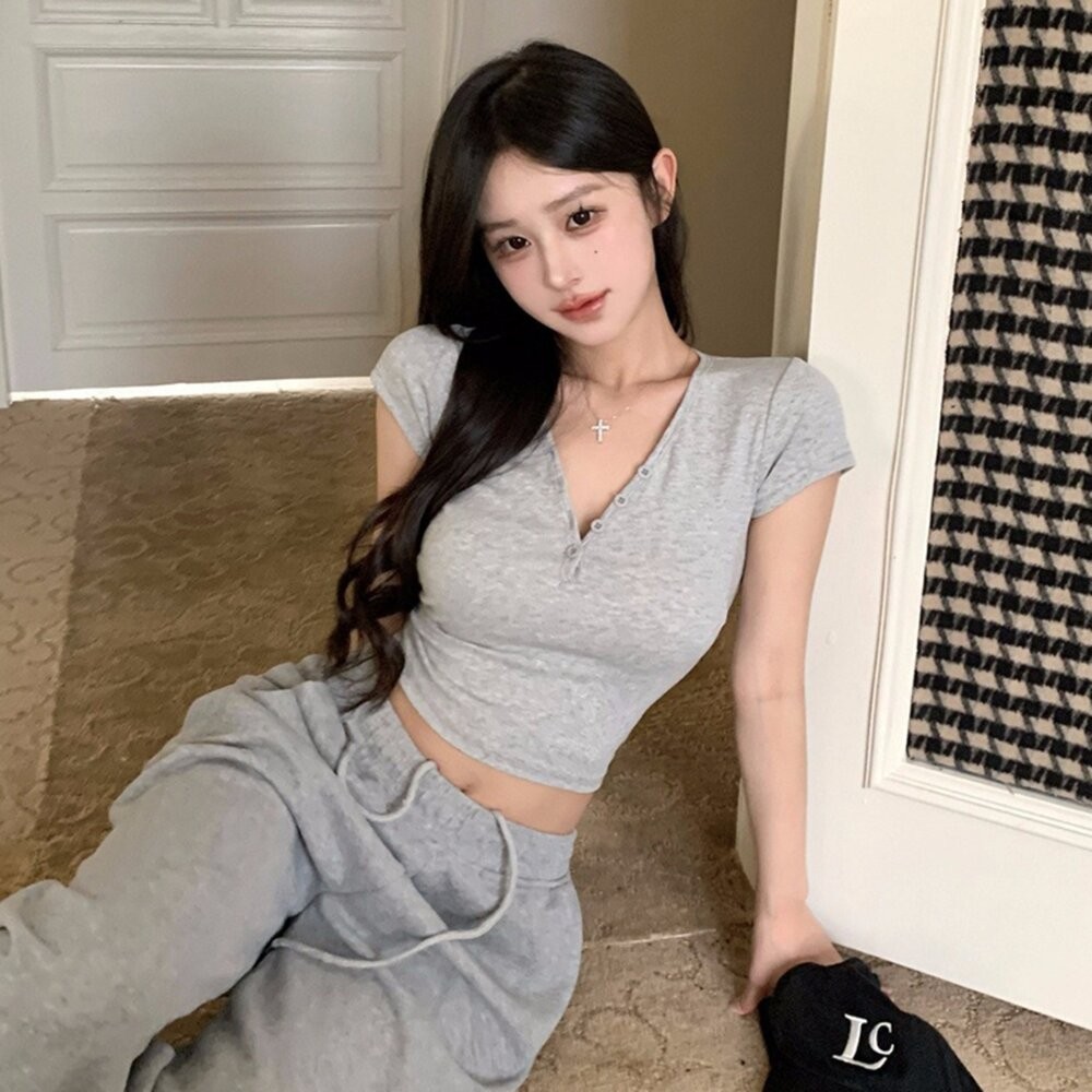 【台灣發貨】韓版修身顯瘦V領短袖上衣 衣服 女裝 t恤 短袖t恤 上衣【T625】-細節圖4