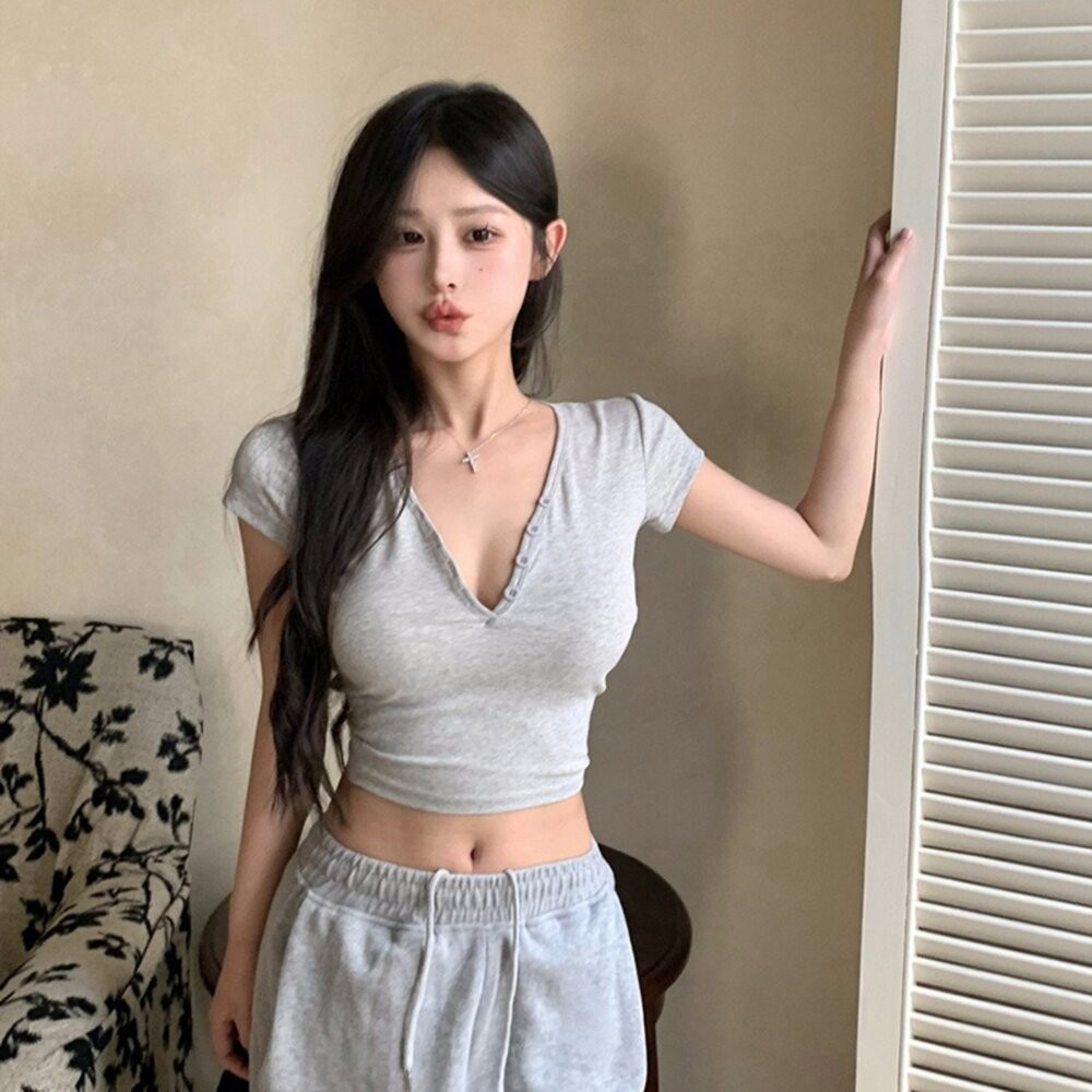 【台灣發貨】韓版修身顯瘦V領短袖上衣 衣服 女裝 t恤 短袖t恤 上衣【T625】-細節圖7