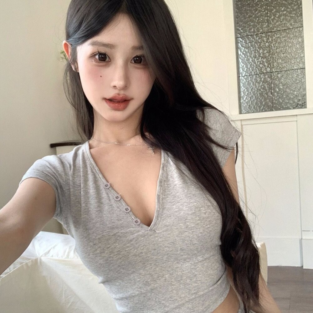 【台灣發貨】韓版V領修身顯瘦短版上衣 衣服 女裝 t恤 短袖t恤 上衣【T625】-細節圖4