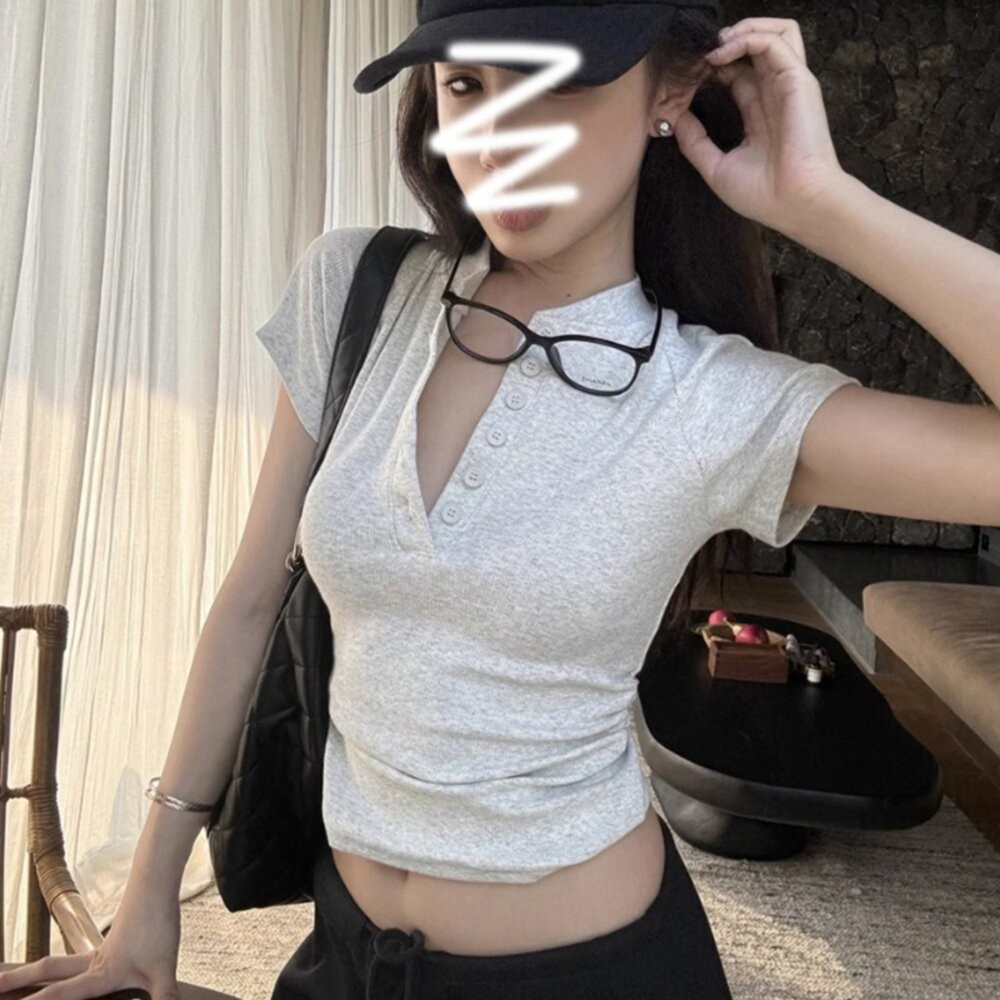 【台灣發貨】韓版V領鈕扣設計感短袖上衣 衣服 女裝 t恤 短袖t恤 上衣 【T715】-細節圖6