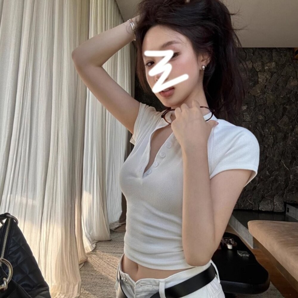 【台灣發貨】韓版V領鈕扣設計感短袖上衣 衣服 女裝 t恤 短袖t恤 上衣 【T715】-細節圖7