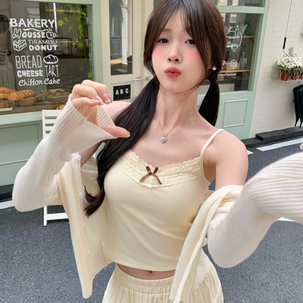 【台灣發貨】韓版法式蕾絲花邊吊帶小背心 帶胸墊免穿內衣 小可愛 背心 衣服 女裝 上衣【V342】-細節圖3