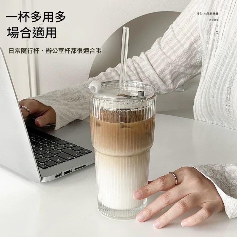 法式豎紋玻璃冷飲杯｜帶蓋吸管杯 600ml 透明水杯｜造型飲料杯｜冰咖啡專用杯-細節圖5