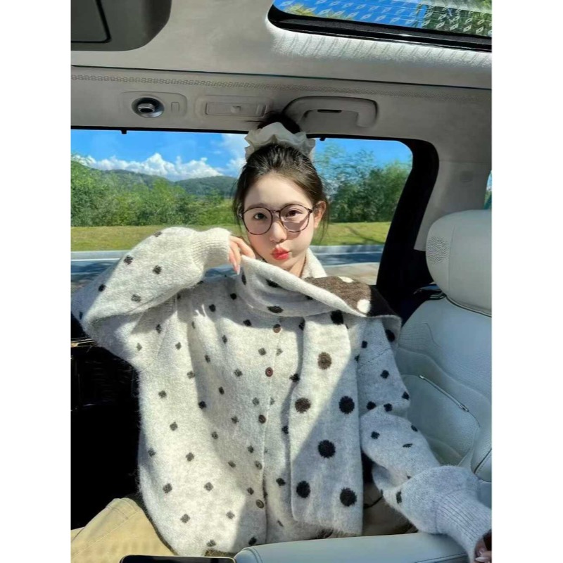 ⭕下單前請先聊聊有無庫存⭕韓系帶圍巾淨色波點軟糯針織毛衣(配圍巾)-細節圖3