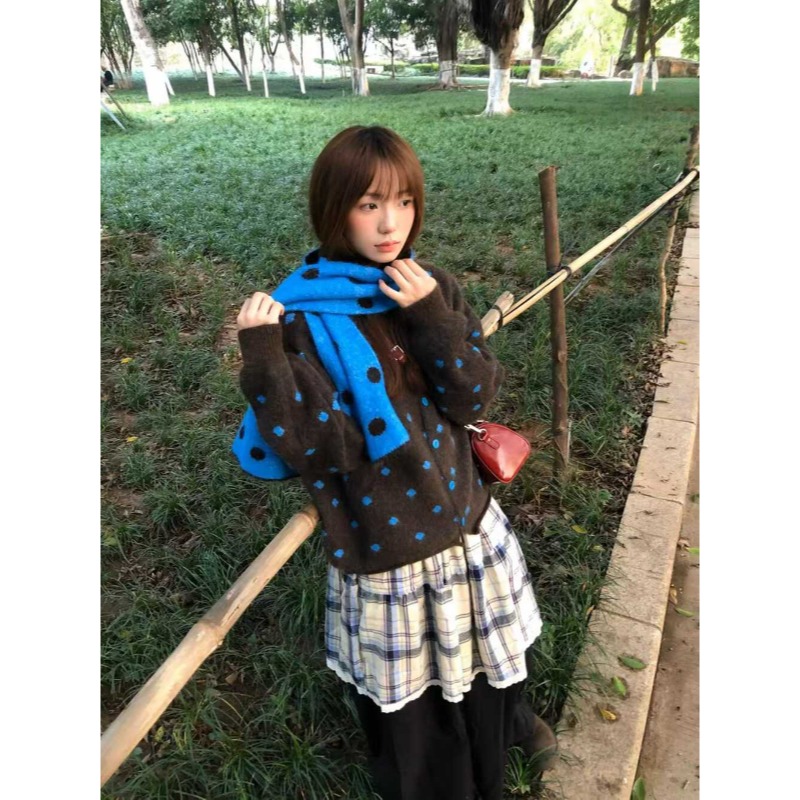 ⭕下單前請先聊聊有無庫存⭕韓系帶圍巾淨色波點軟糯針織毛衣(配圍巾)-細節圖6