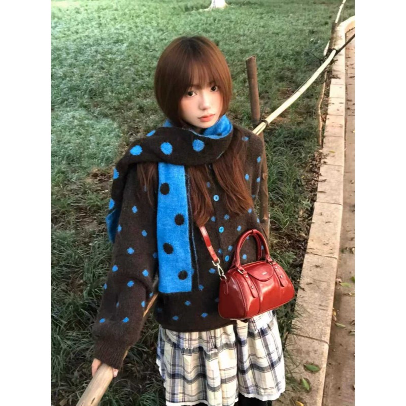 ⭕下單前請先聊聊有無庫存⭕韓系帶圍巾淨色波點軟糯針織毛衣(配圍巾)-細節圖7