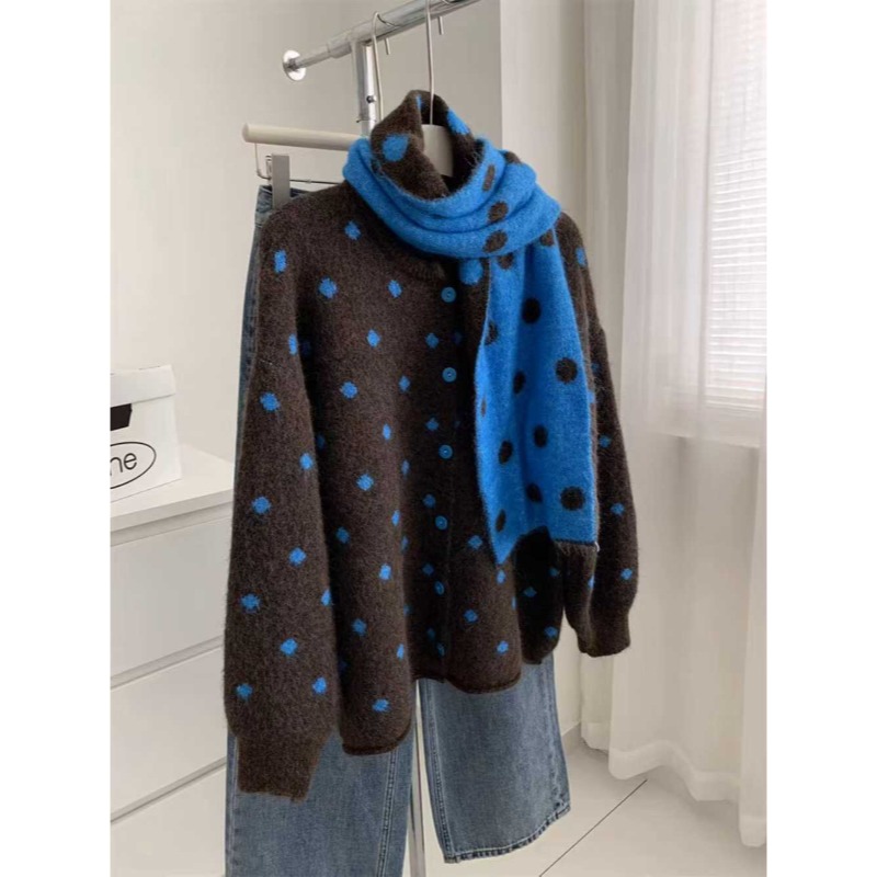 ⭕下單前請先聊聊有無庫存⭕韓系帶圍巾淨色波點軟糯針織毛衣(配圍巾)-細節圖9