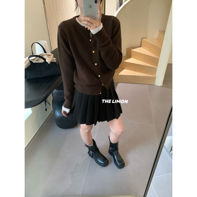 ⭕下單前請先聊聊有無庫存⭕【THE LIMON】小金釦圓領百搭針織衫-細節圖5