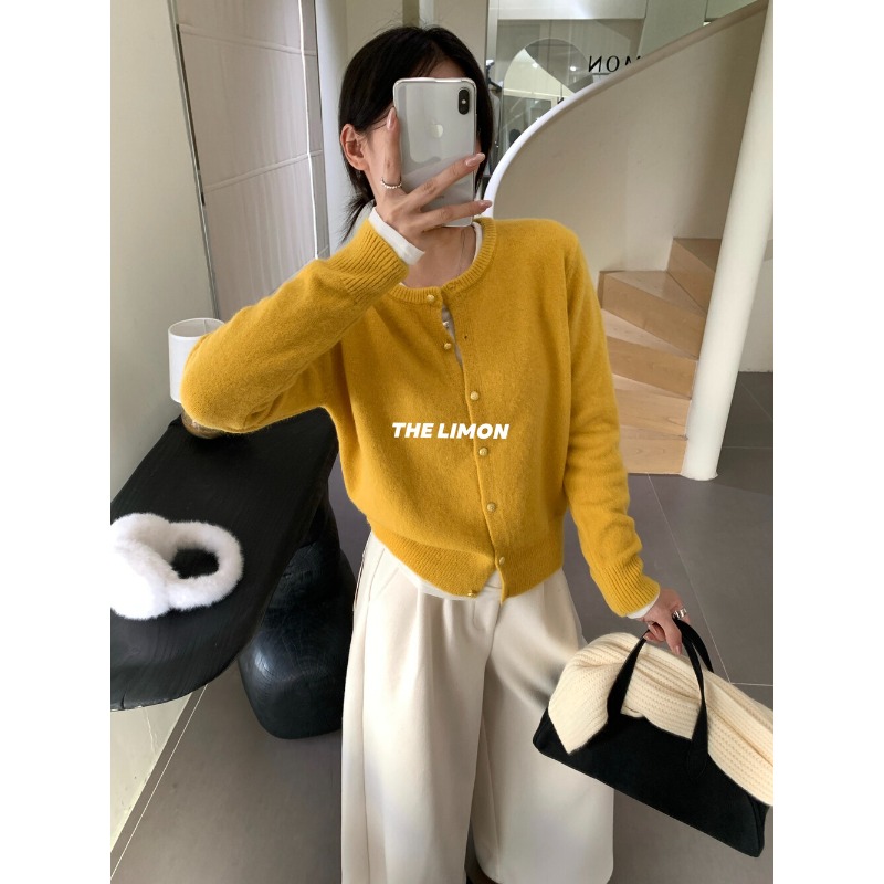 ⭕下單前請先聊聊有無庫存⭕【THE LIMON】小金釦圓領百搭針織衫-細節圖6