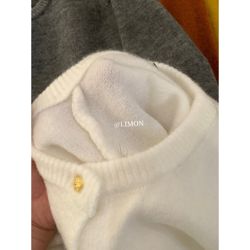 ⭕下單前請先聊聊有無庫存⭕【THE LIMON】小金釦圓領百搭針織衫-細節圖7