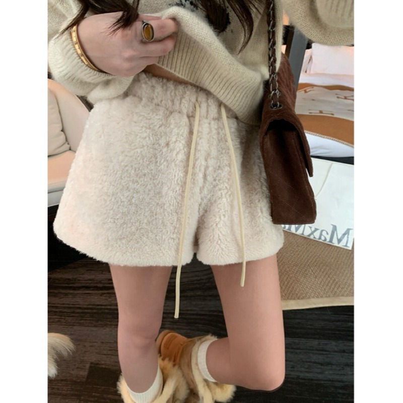 ⭕下單前請先聊聊有無庫存⭕【Y.JIA】高腰百搭毛絨休閒短褲-細節圖2