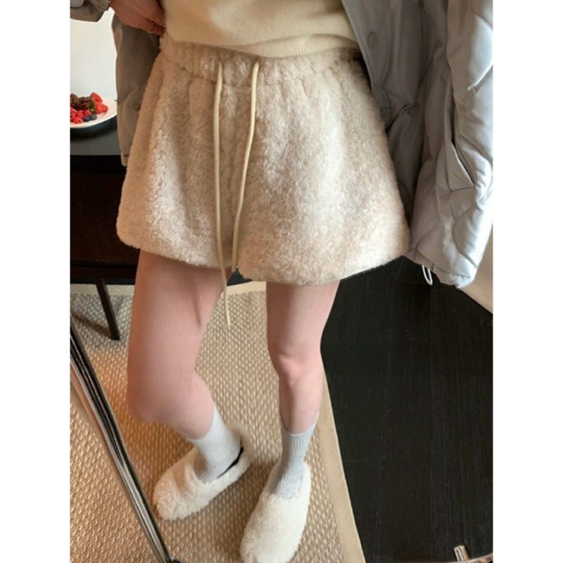 ⭕下單前請先聊聊有無庫存⭕【Y.JIA】高腰百搭毛絨休閒短褲-細節圖6