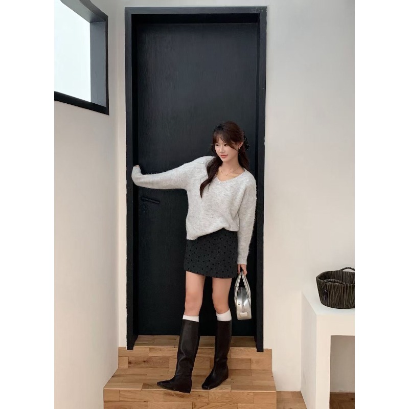 ⭕下單前請先聊聊有無庫存⭕韓系V領桃心❤️釘珠針織上衣-細節圖5