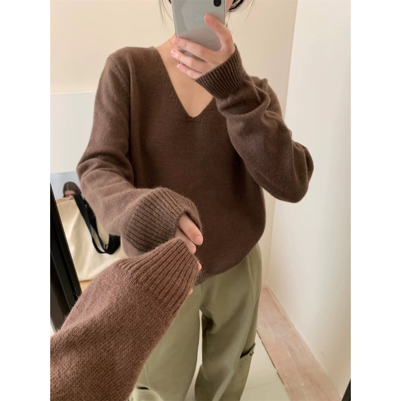 ⭕下單前請先聊聊有無庫存⭕【Y.JIA】韓系V領簡約百搭針織衫-細節圖2